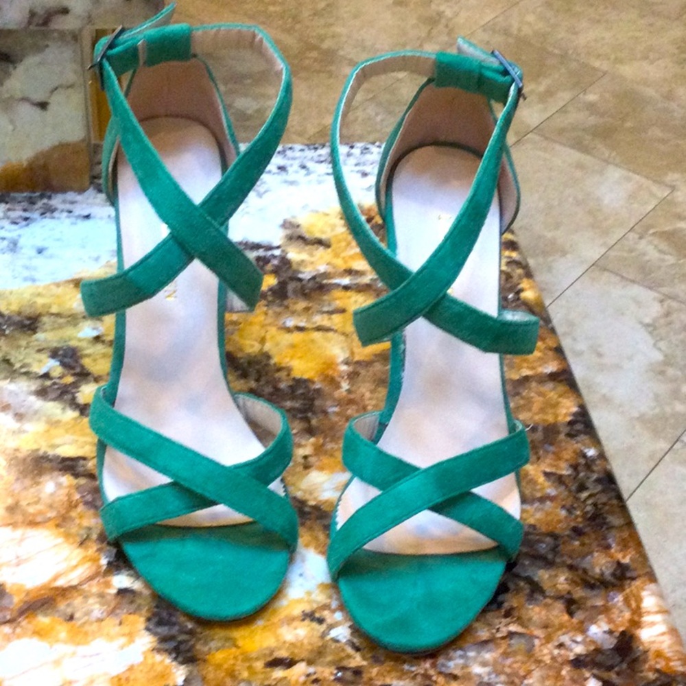 - - Loslandifen green 4 inch heels